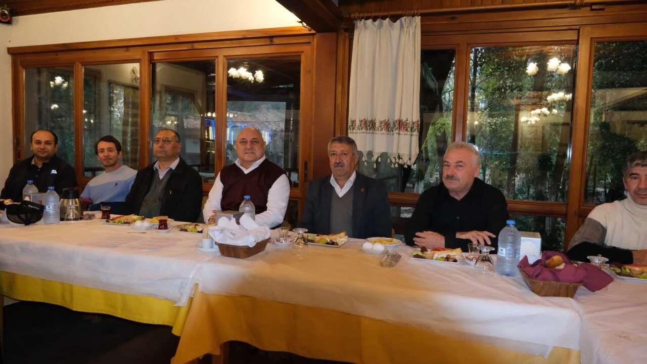 Başkan Günay’dan MY Bozüyükspor Salon Hokeyi Kız Takımına Moral Ziyareti 3